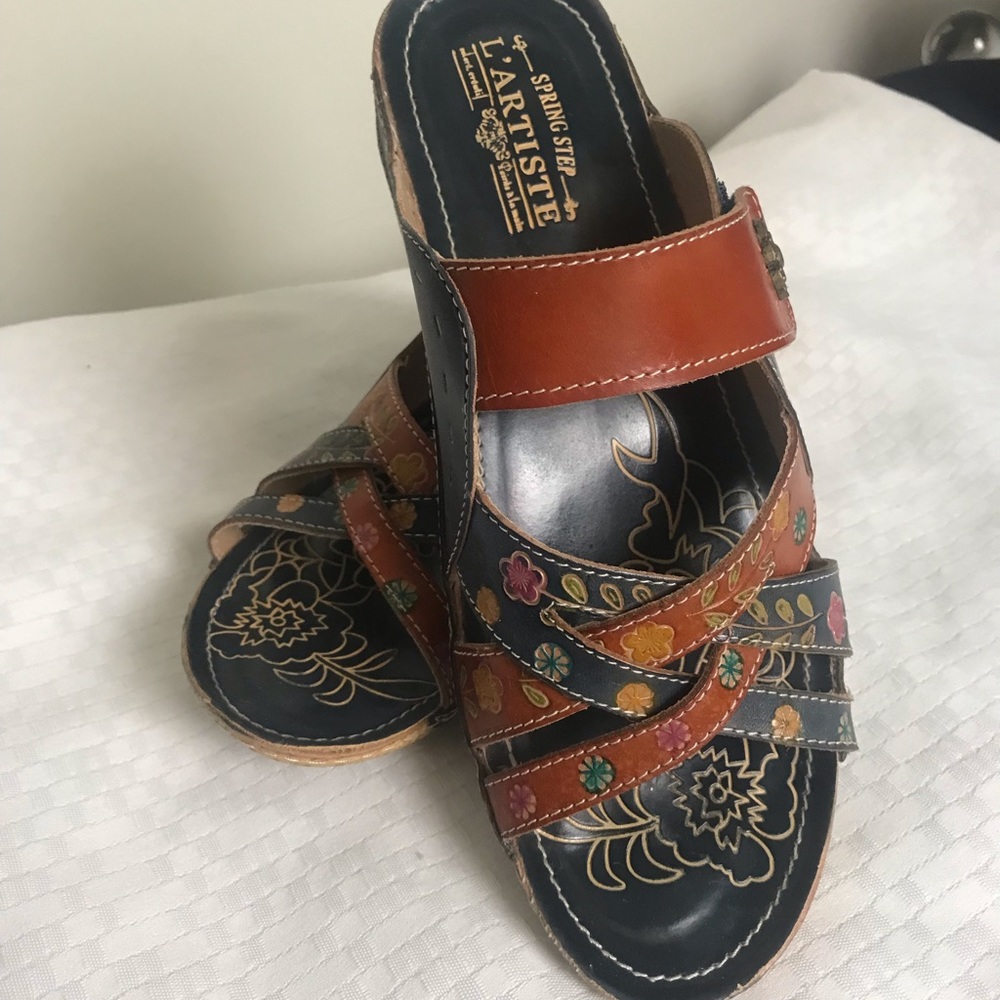 L'Artiste Cork Bottom Flower Sandals